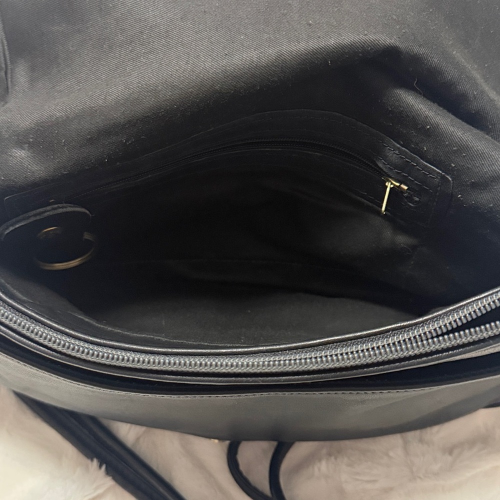 Stone Mountain Black Leather Women's Crossbody/Shoulder Bag - Picture 5 of 13